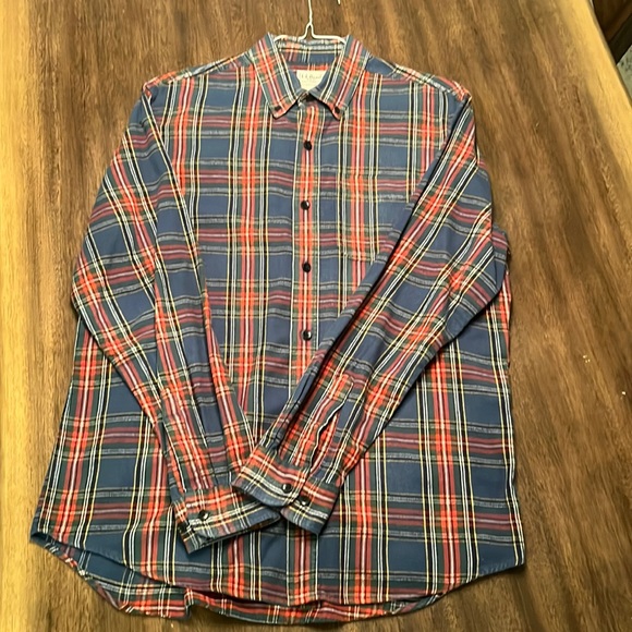 L.L. Bean men’s L slightly fitted button-down - Picture 1 of 2
